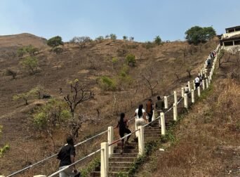 Hiking Mount Mbapit with think tours cameroon